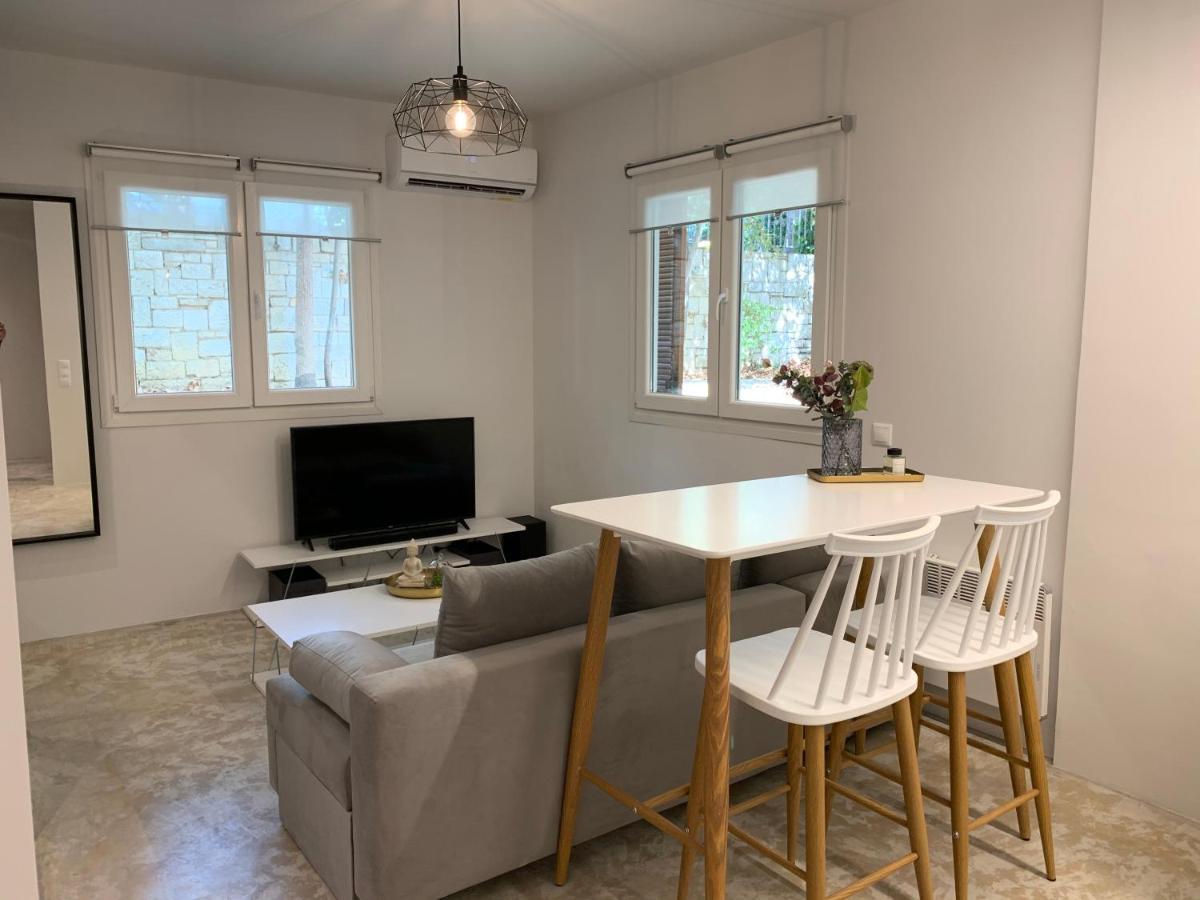 Renovated Apartment In Kifissia Center Near Metro G25 Atenas Exterior foto